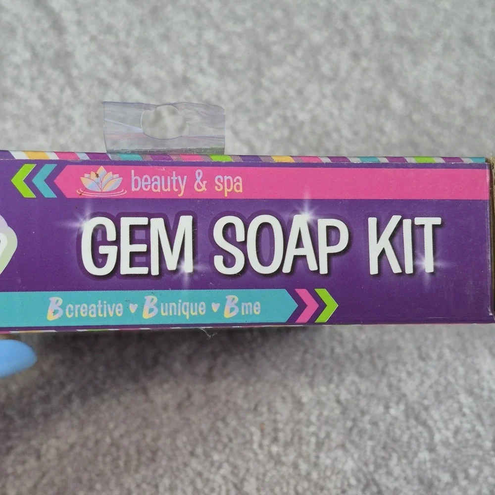 BMe Gem Soap Kit Age 6+ Beauty & Spa Make Your Own Soap Crafting For Kids New